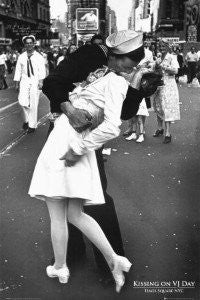 V-J Day in Times Square (24x36) - BAW90001