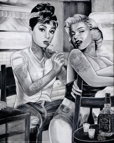 Audrey Hepburn & Marilyn Monroe Getting Inked (24x36) - PIN57029
